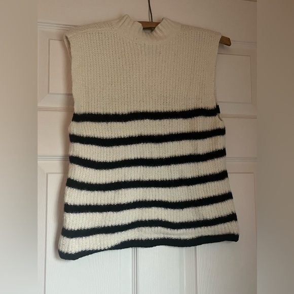 Old Navy Mock Neck Eyelash Sleeveless Striped Sweater Size M - Picture 5 of 7